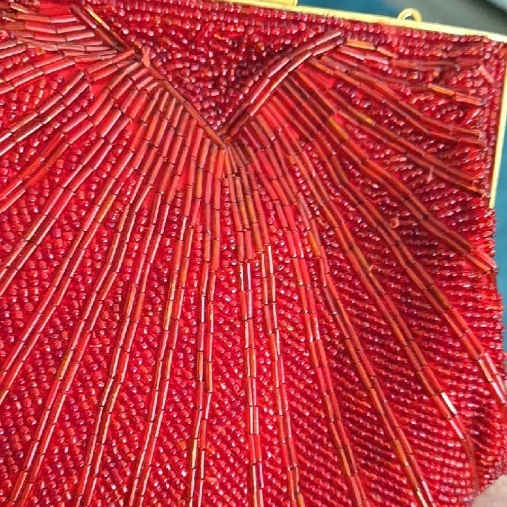 Red vintage beaded Clamshell purse - Picture 7 of 12